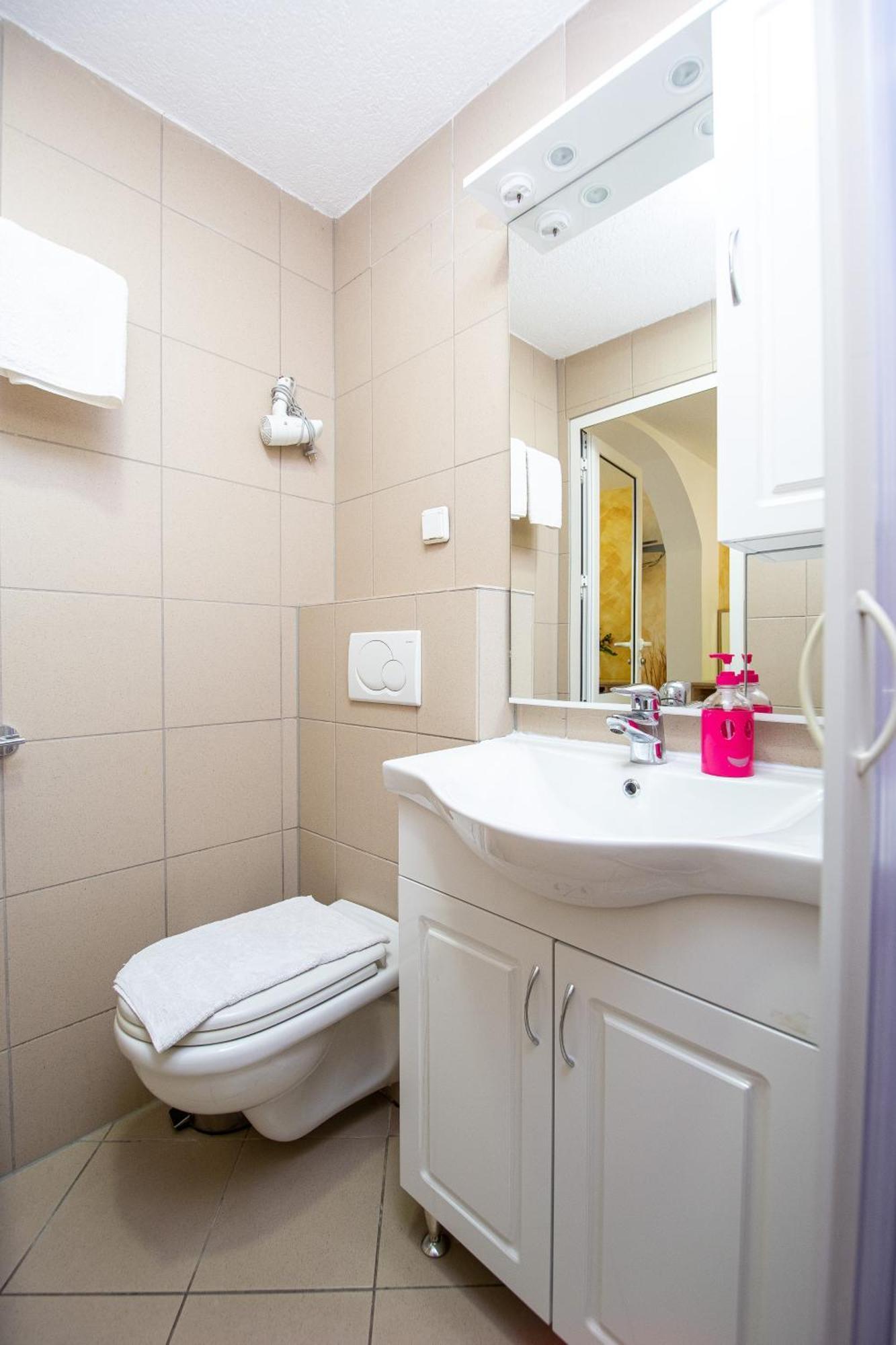 Saki Apartments บุดวา ห้อง รูปภาพ