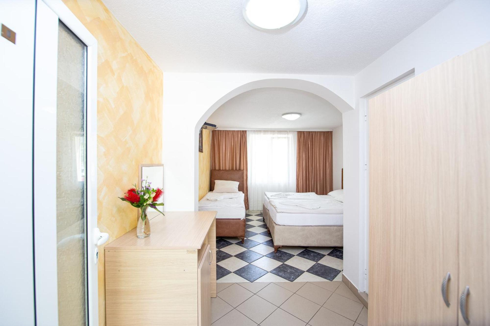 Saki Apartments บุดวา ภายนอก รูปภาพ